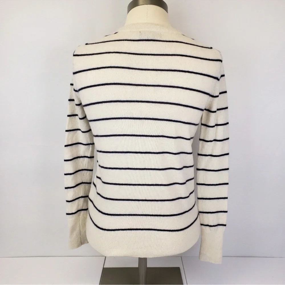 Banana republic sweater with cute lips detail - Picture 2 of 5